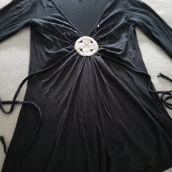 Top by language. Beadwork and tie around. Romantic - Picture 2 of 3